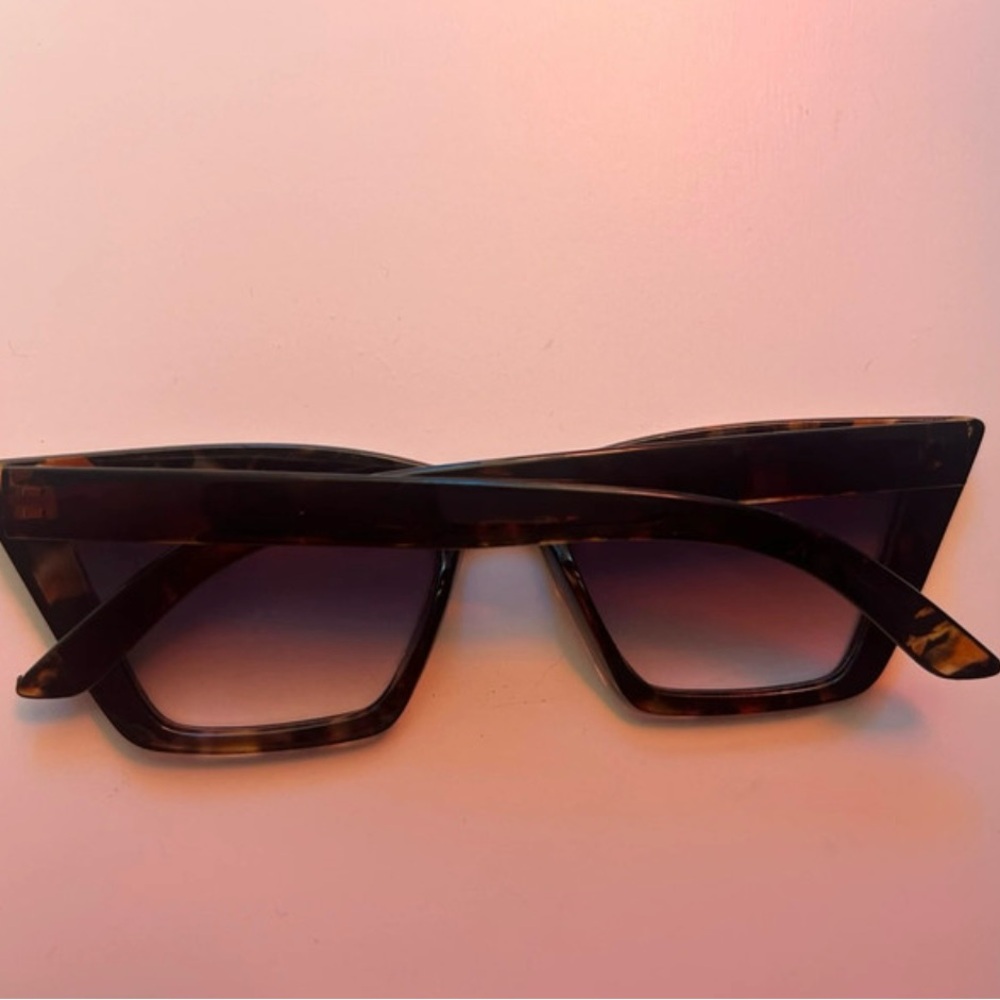 Tortoise Shell Sunglasses - Picture 4 of 4